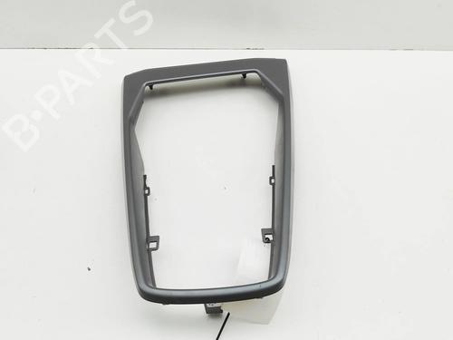 Console centrale Console centrale AUDI A3 Sportback (8YA, 8YF) 35 TFSI (150 hp) 39884309 39884309