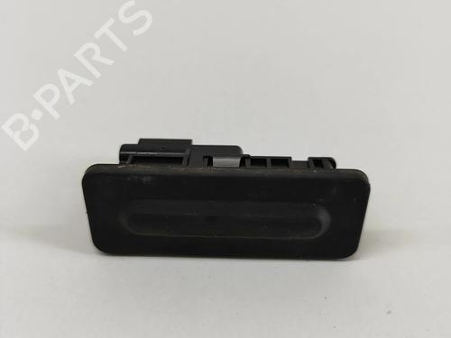 Used Tailgate handle Tailgate handle PEUGEOT 3008 II SUV (MC_, MR_, MJ_, M4_) 1.2 THP/ PureTech 130 (MRHNSM, MRHNSU, MRHNSJ, MRHNYW,... (131 hp) 16536263 16536263