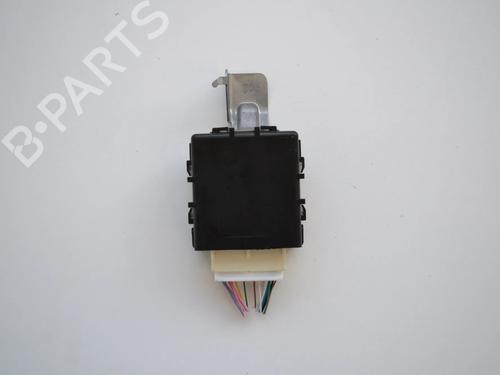 Used Electronic module Electronic module TOYOTA YARIS (_P13_) 1.3 (NSP130_, NSP130) (95 hp) 9863667 9863667