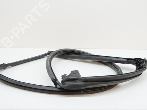 Rubber door seal TESLA MODEL S (5YJS) 75 | BP14619975C142 