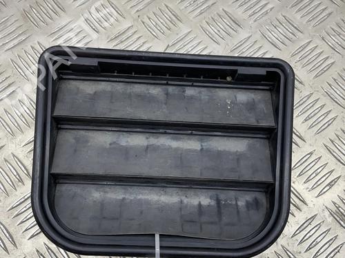Grill Grill VOLVO S60 II (134) D4 (181 hp) 14615332 14615332
