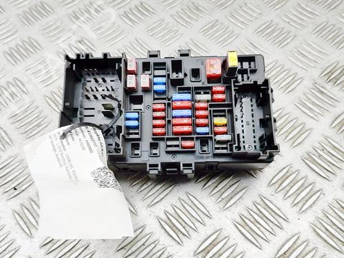 Used Fuse box CADILLAC ESCALADE 6.2 AWD (426 hp) 30394608
