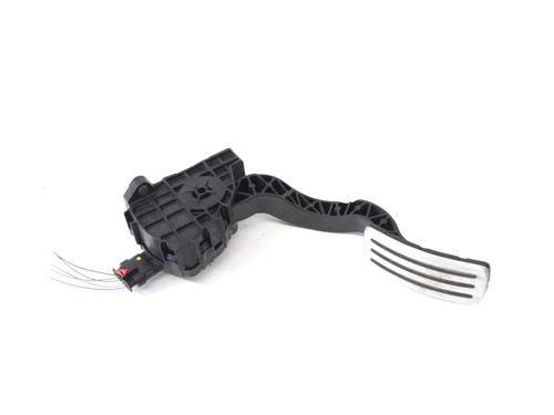 Pedal Pedal TESLA MODEL 3 (5YJ3) EV AWD (441 hp) 33352982 33352982