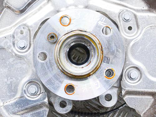 Venstre hjullejehus spindel BMW i3 (I01) Electric | BP14633951M27