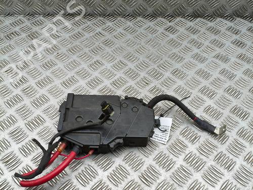 Used Fuse box Fuse box 38756104 38756104