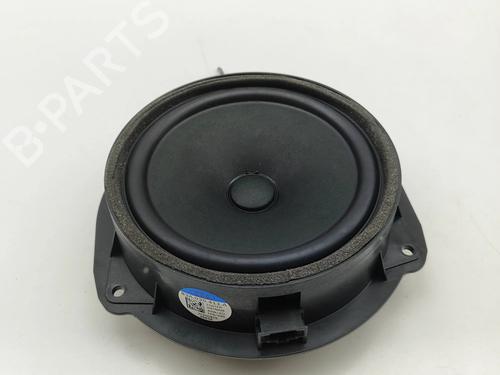 speaker-audi-q3-f3b-2018-28062645 main image