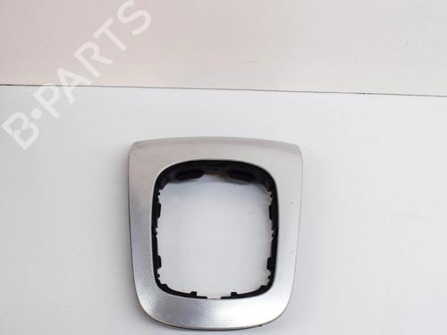 Used Middle console Middle console AUDI Q3 (8UB, 8UG) 2.0 TDI quattro (177 hp) 14643879 14643879