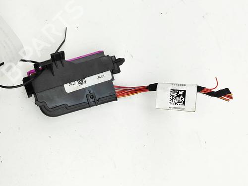 Used Fuse box Fuse box 39458243 39458243