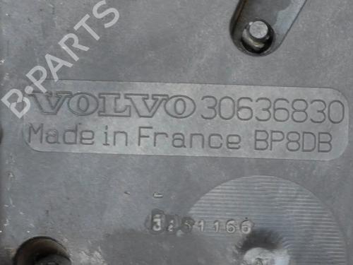 Air filter box VOLVO V70 II (285) 2.4 D | BP6725251M87