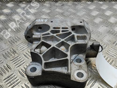 Używane Wspornik / Uchwyt JAGUAR E-PACE (X540) 2.0 P200 AWD (249 hp) 30323843