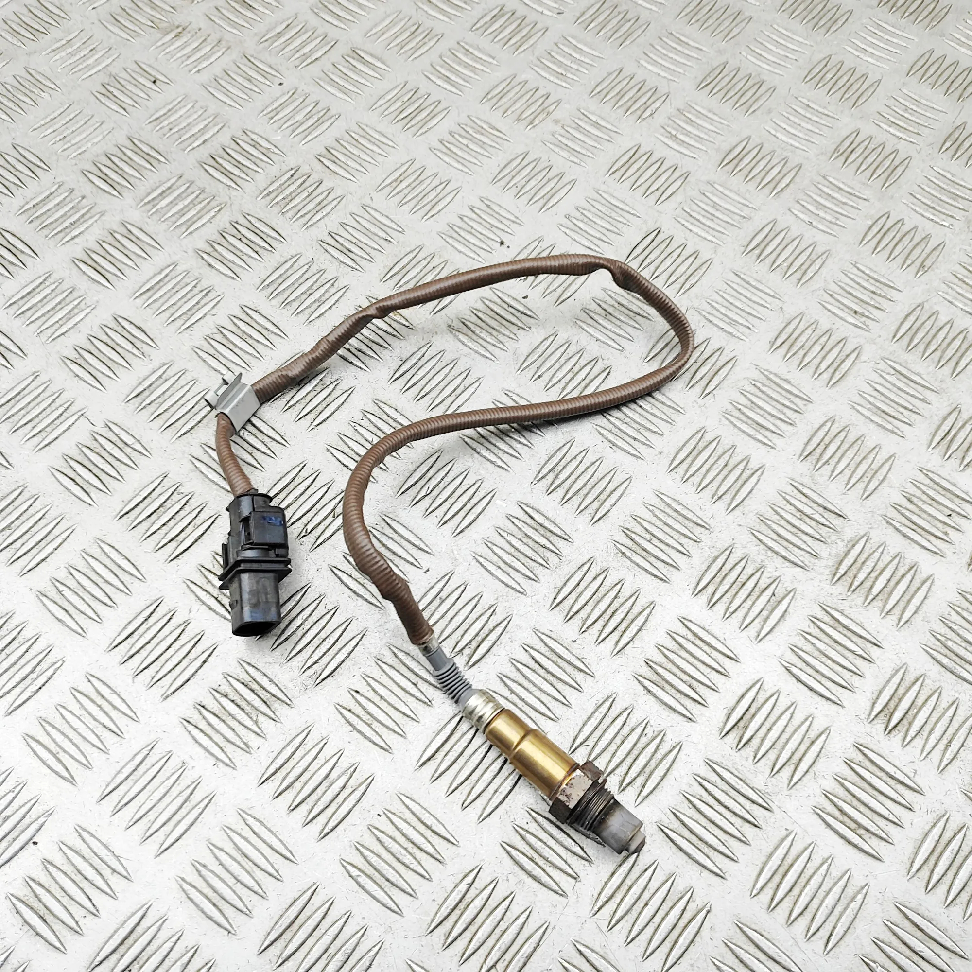 Electronic sensor – Aston Martin DBX 4.0 All-wheel Drive (2022-2026)