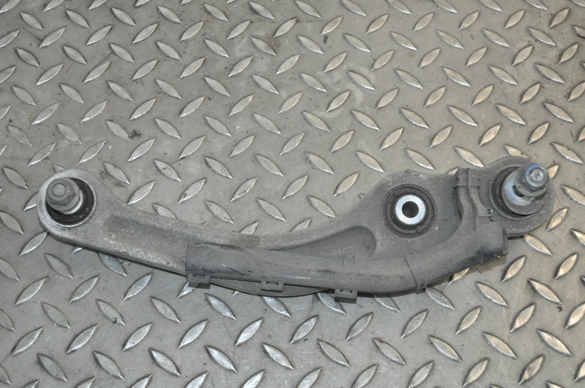 Left rear suspension arm – Bentley CONTINENTAL Coupe (3W_, 393) 6.0 GT Speed (2007-2011)