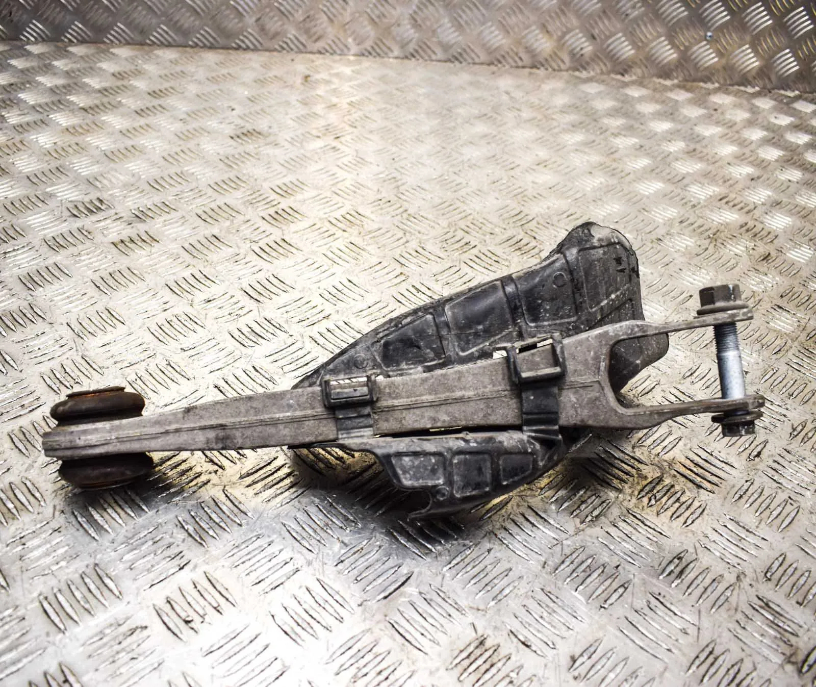 Right rear suspension arm – Porsche 911 (997) 3.8 Carrera 4S (2005-2008)