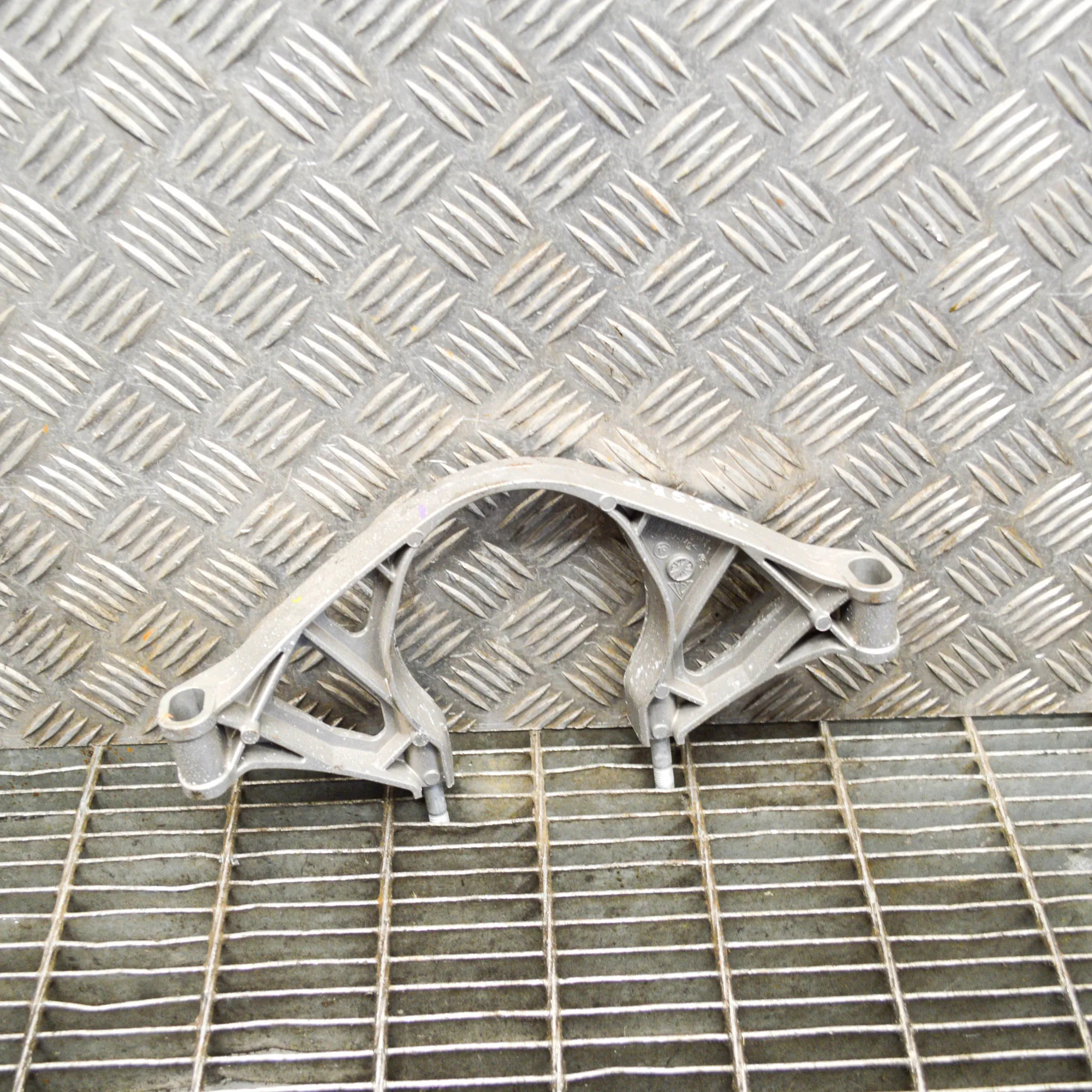 Gearbox mount – Porsche 911 (992) 3.0 Carrera 4 S (992420) (2019-2024)