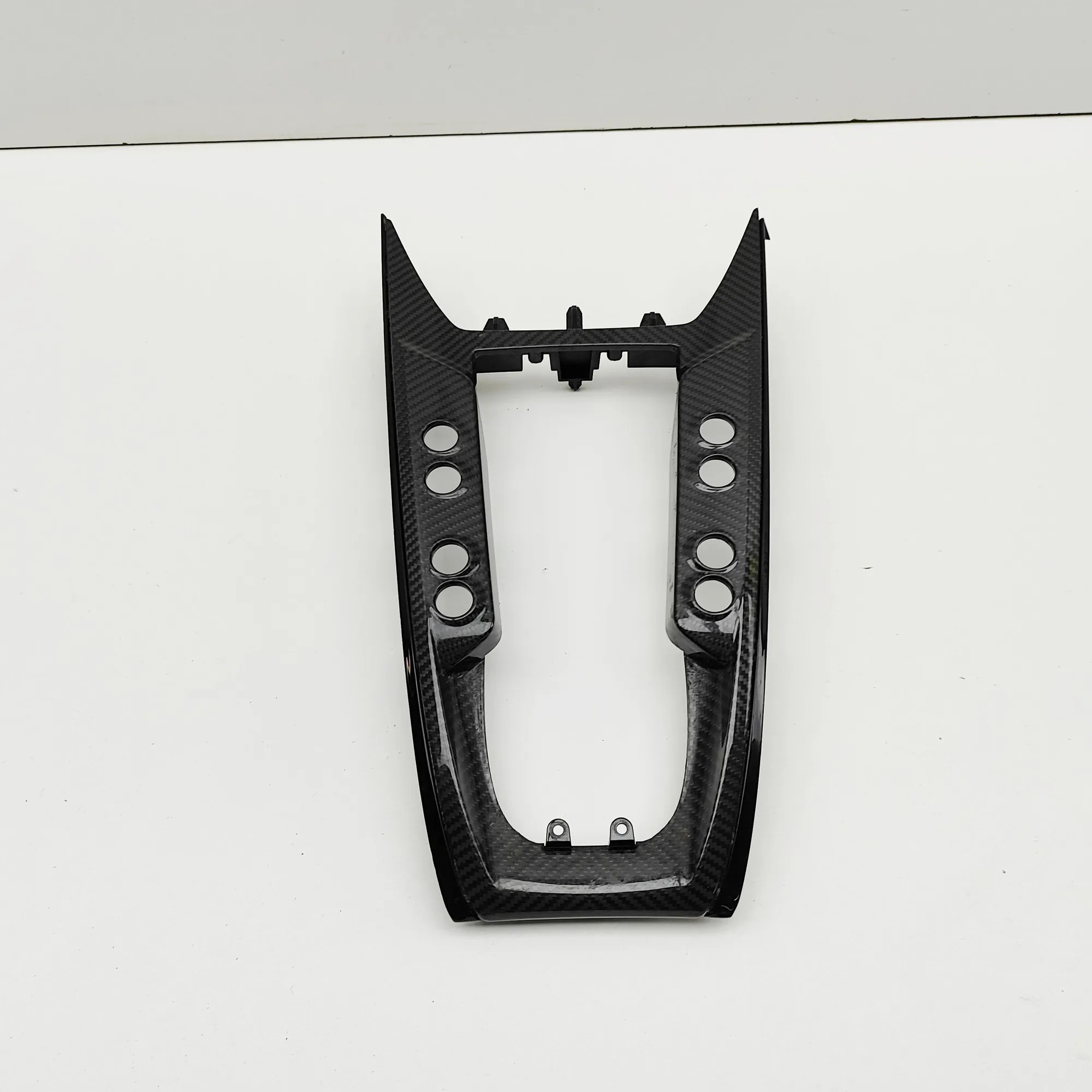 Middle console – Aston Martin DBX 4.0 All-wheel Drive (2022-2026)