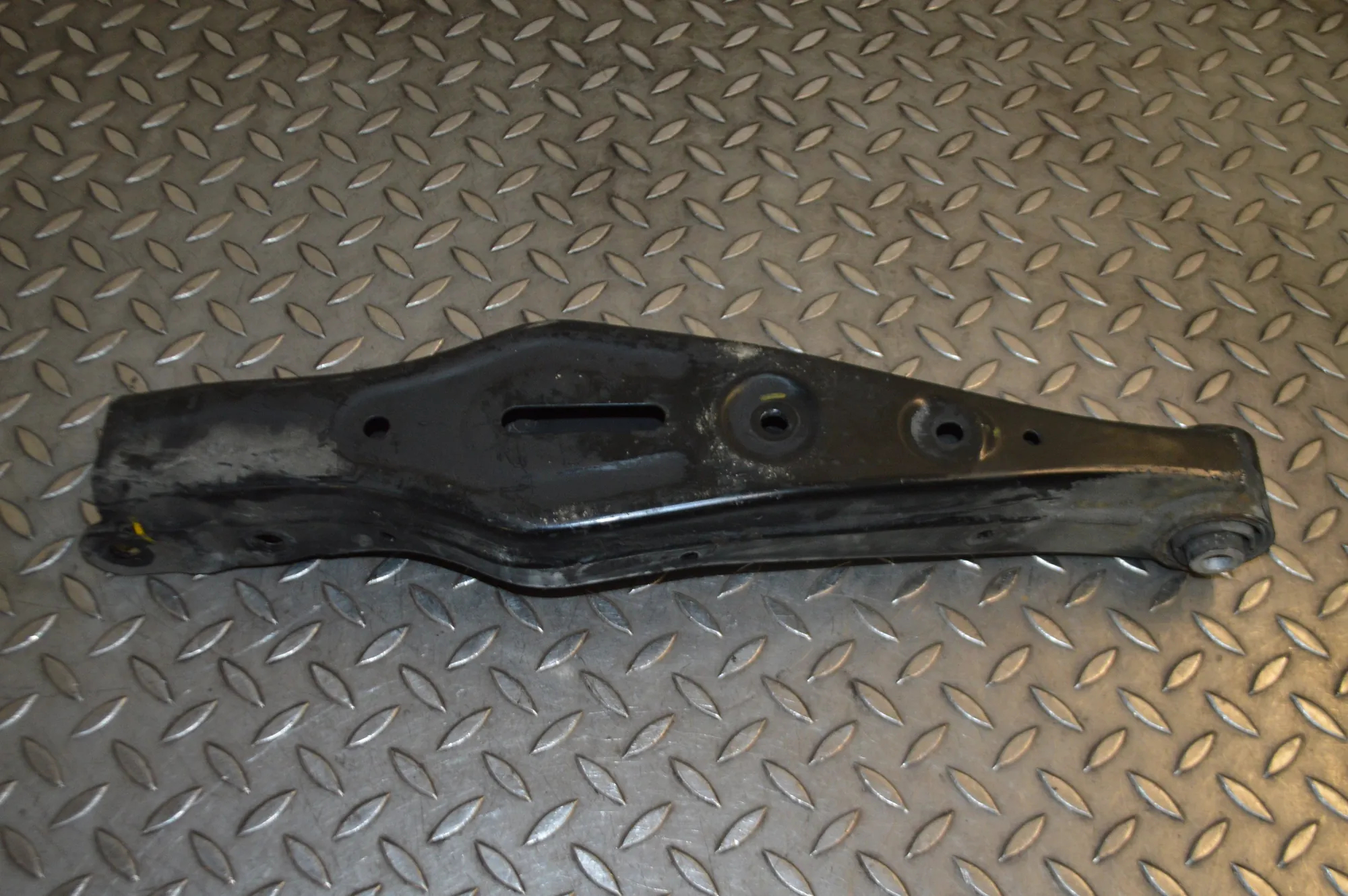 Left rear suspension arm – Porsche 911 (997) 3.6 Carrera (2004-2008)