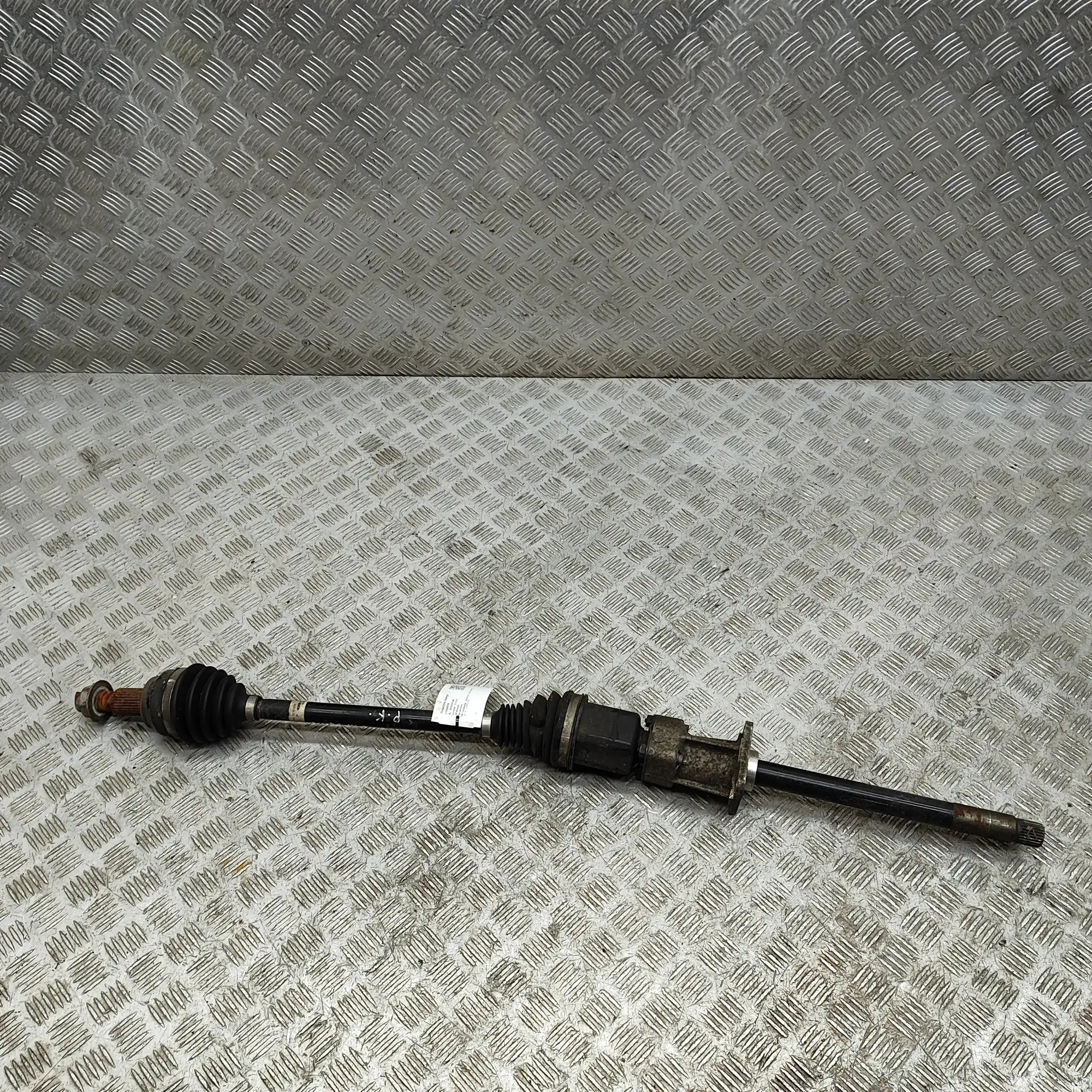 Left front driveshaft – Maserati GHIBLI III (M157) 3.0 S (2013-2026)
