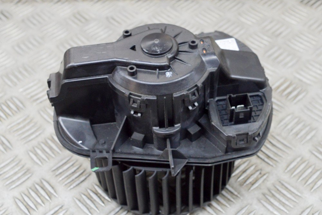 A/C Heater Blower Motor With Resistor – For Porsche Cayenne 11-18, VW Touareg 11-17