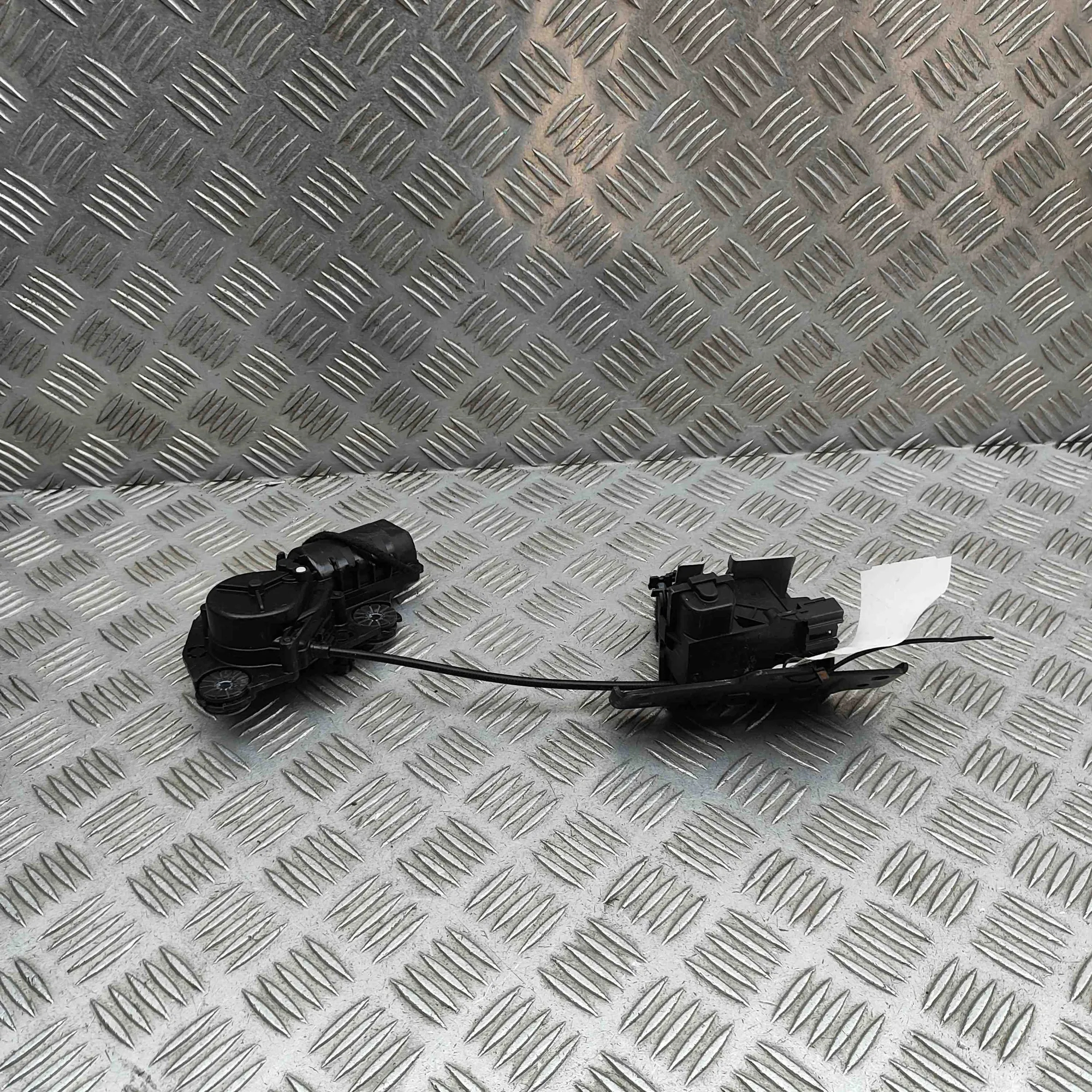 Tailgate lock VOLVO V60 II (225) B6 Mild-Hybrid AWD 29459279 | B-Parts