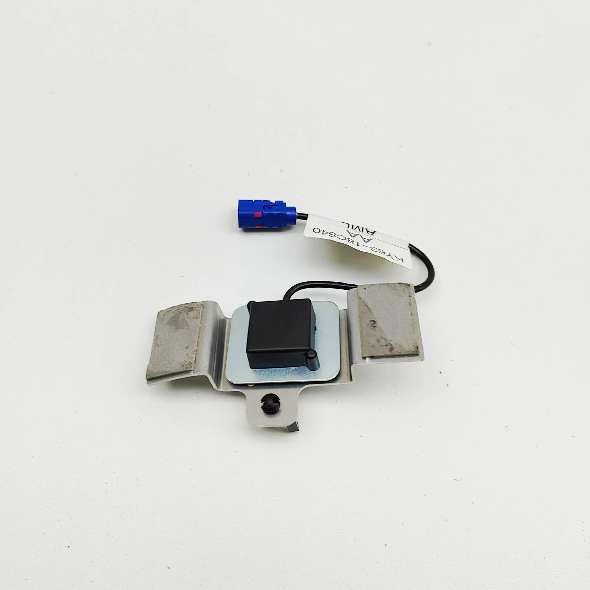 Antenna/Base – Aston Martin DBX 4.0 All-wheel Drive (2022-2026)