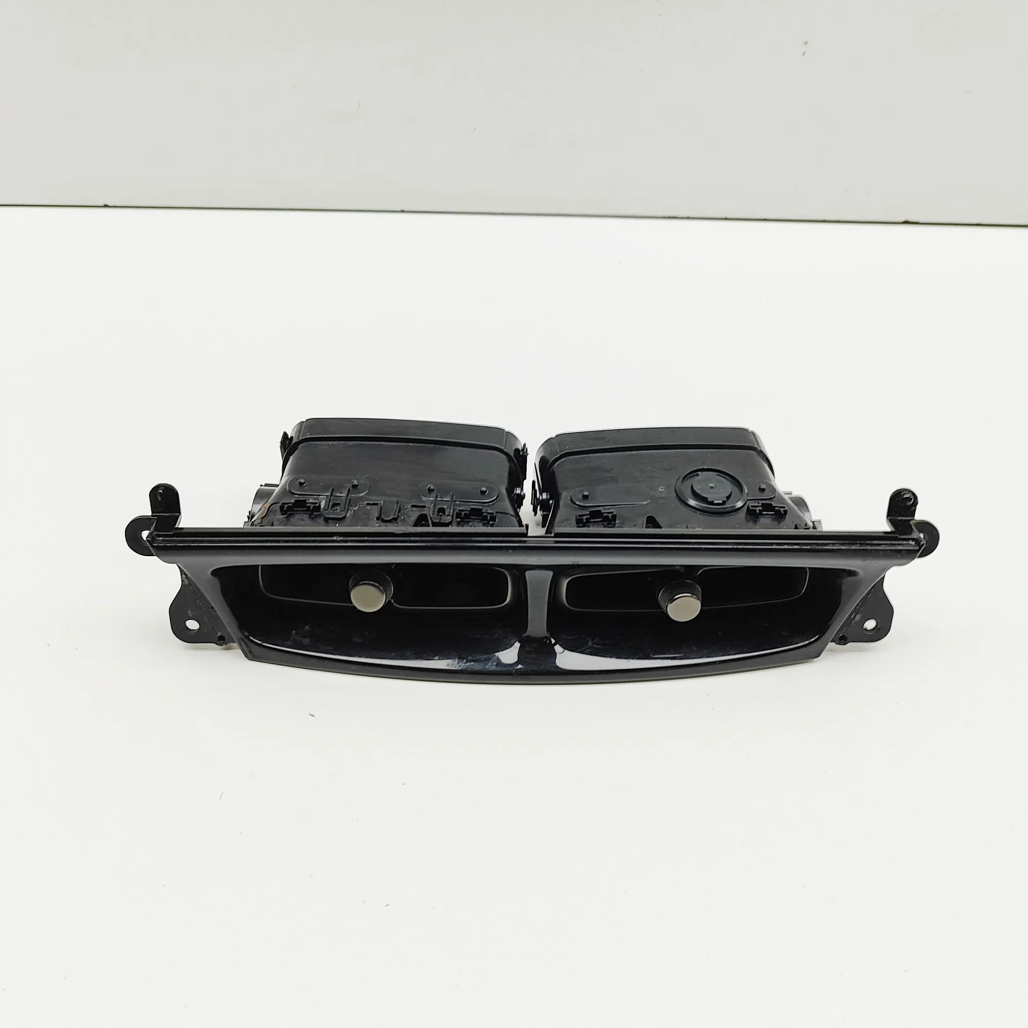 Air vent – Aston Martin DBX 4.0 All-wheel Drive (2022-2026)