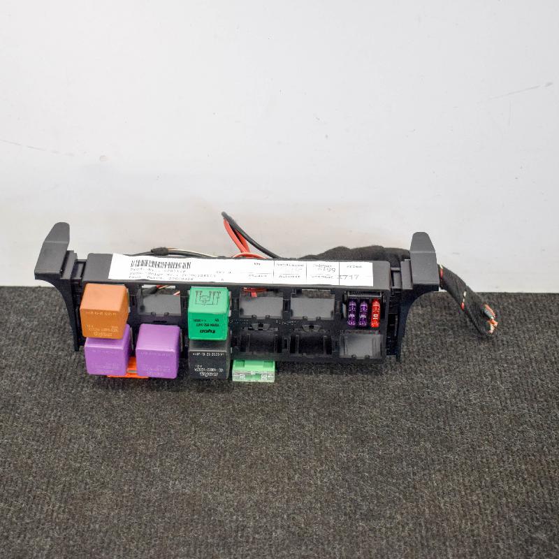 Fuse box PORSCHE 911 (997) 3.8 Carrera 4S 6750399 | B-Parts