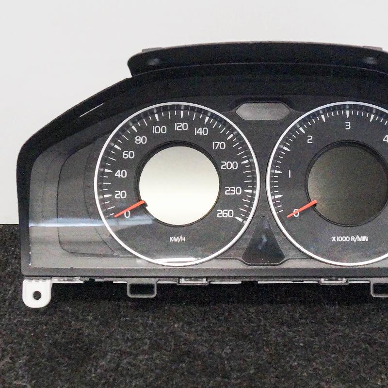 Instrument cluster VOLVO V60 I (155, 157) 2.0 D2 6733898 BParts