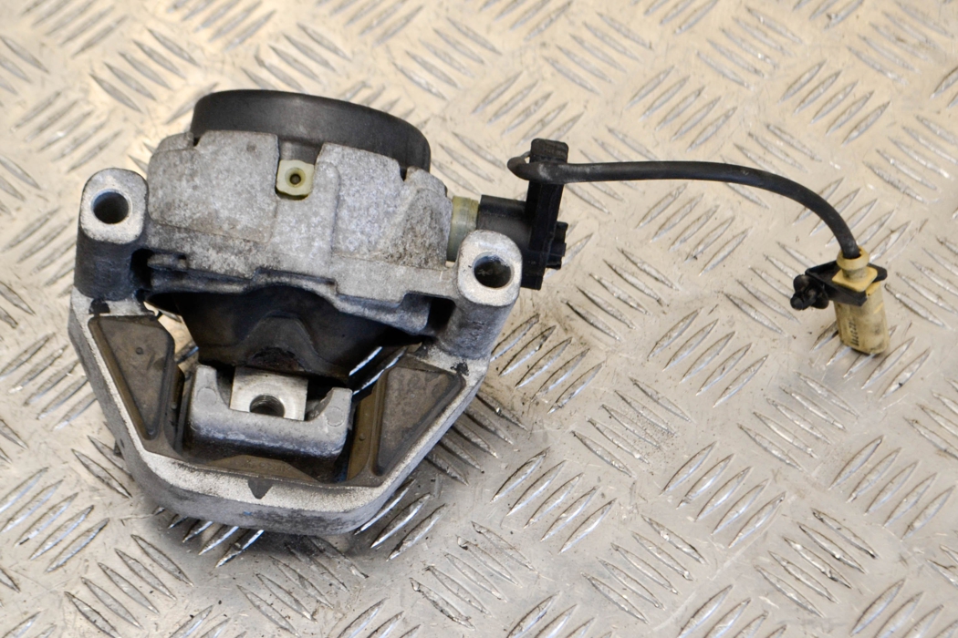Engine mount AUDI A6 C7 (4G2, 4GC) 2.0 TDI 8840658 BParts