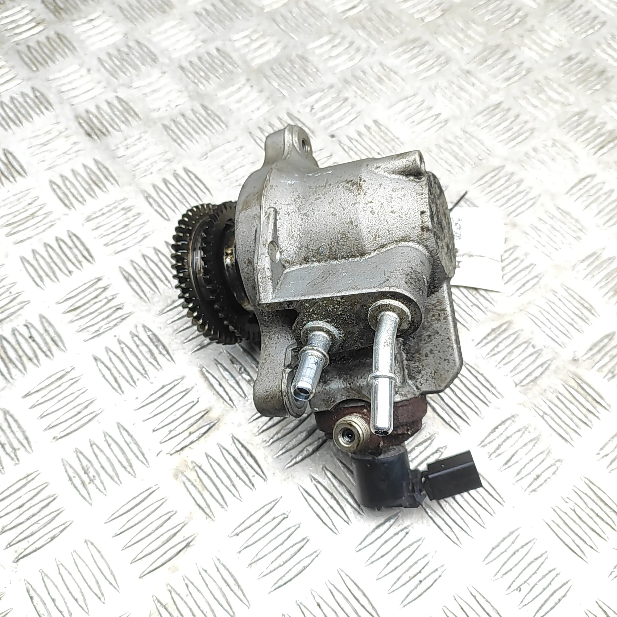 Fuel pump FORD TOURNEO CUSTOM V362 Bus (F3) 2.0 EcoBlue 33549831 | B-Parts