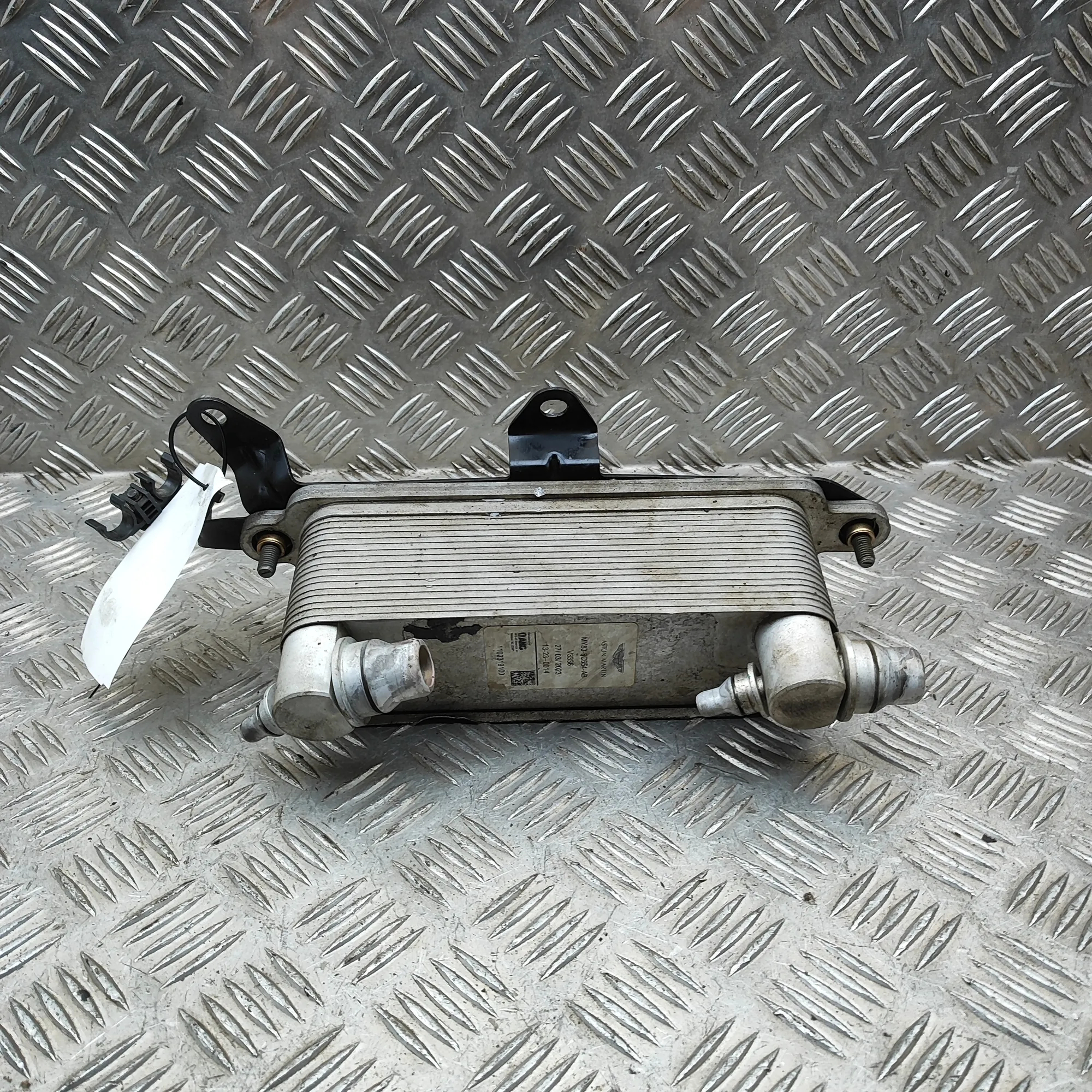 Oil radiator – Aston Martin DBX 4.0 All-wheel Drive (2022-2026)