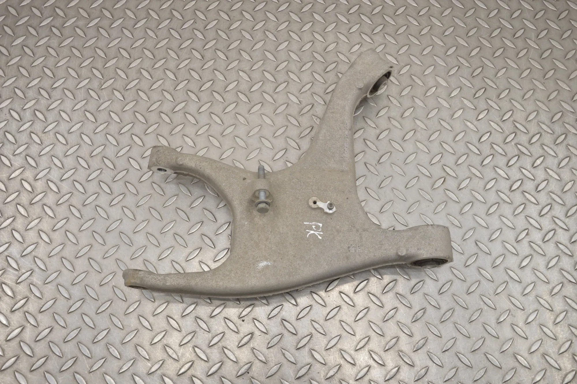 Left rear suspension arm – Porsche 911 (997) 3.6 Carrera (2004-2008)