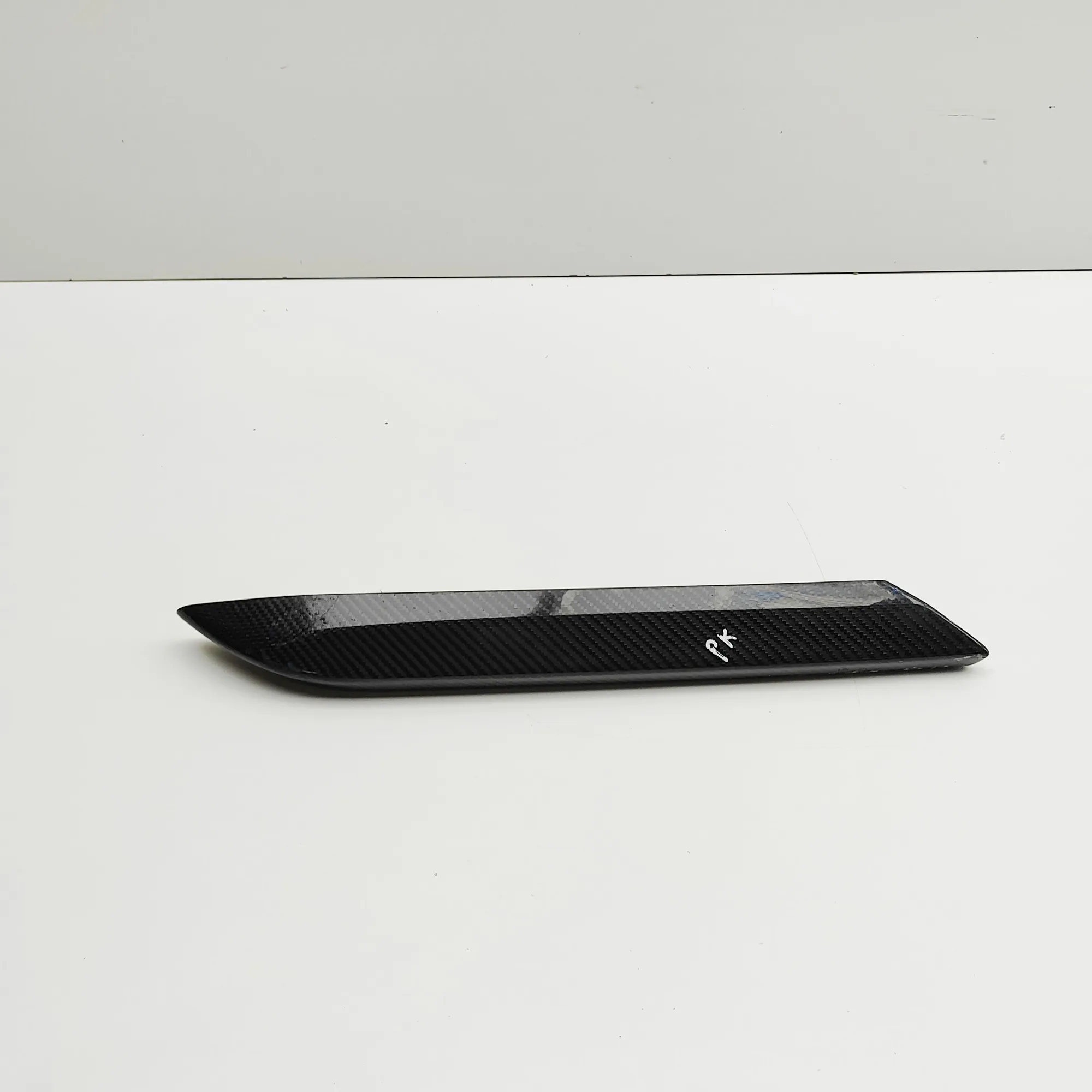Front left wheel arch trim – Aston Martin DBX 4.0 All-wheel Drive (2022-2026)