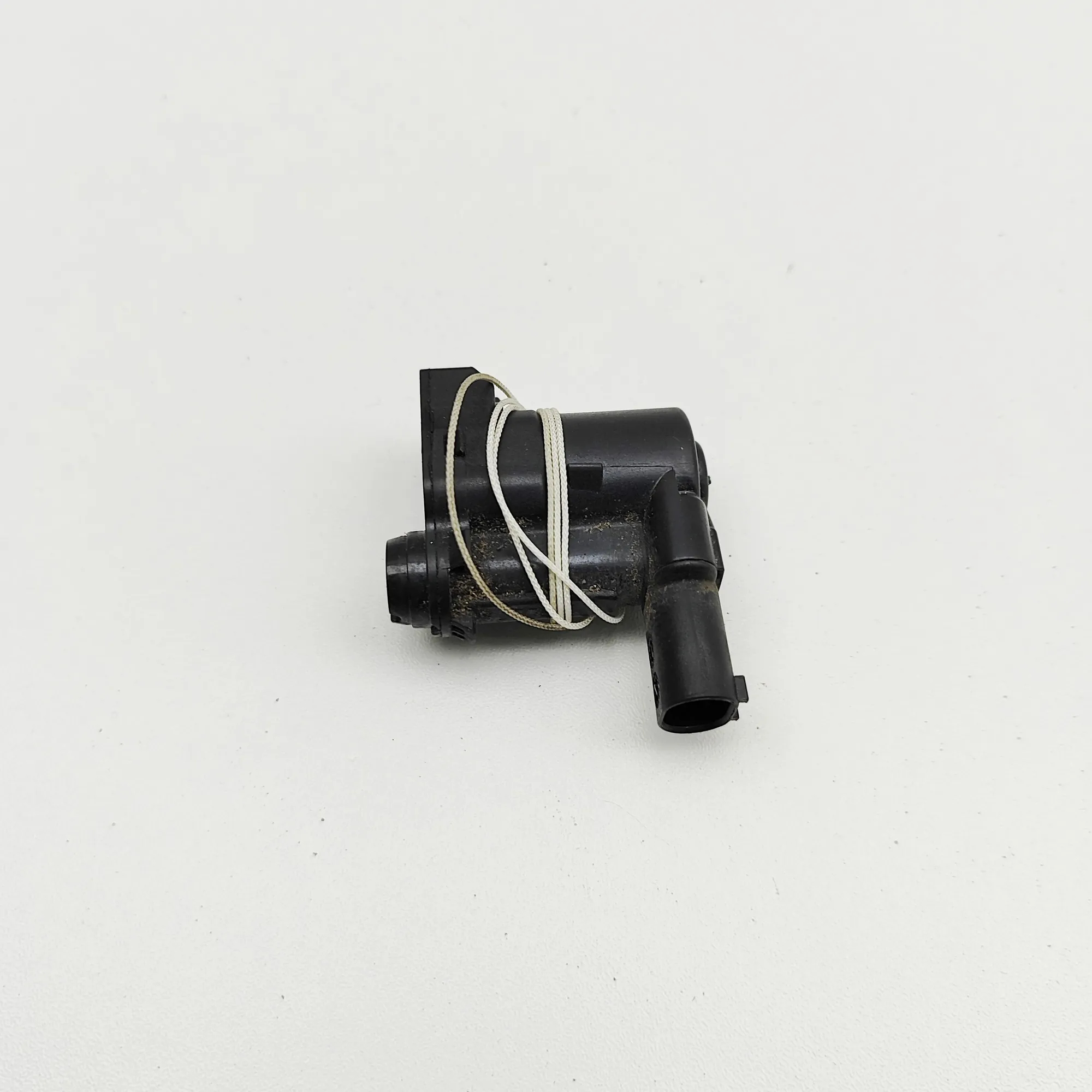 Fuel door actuator – Aston Martin DBX 4.0 All-wheel Drive (2022-2026)