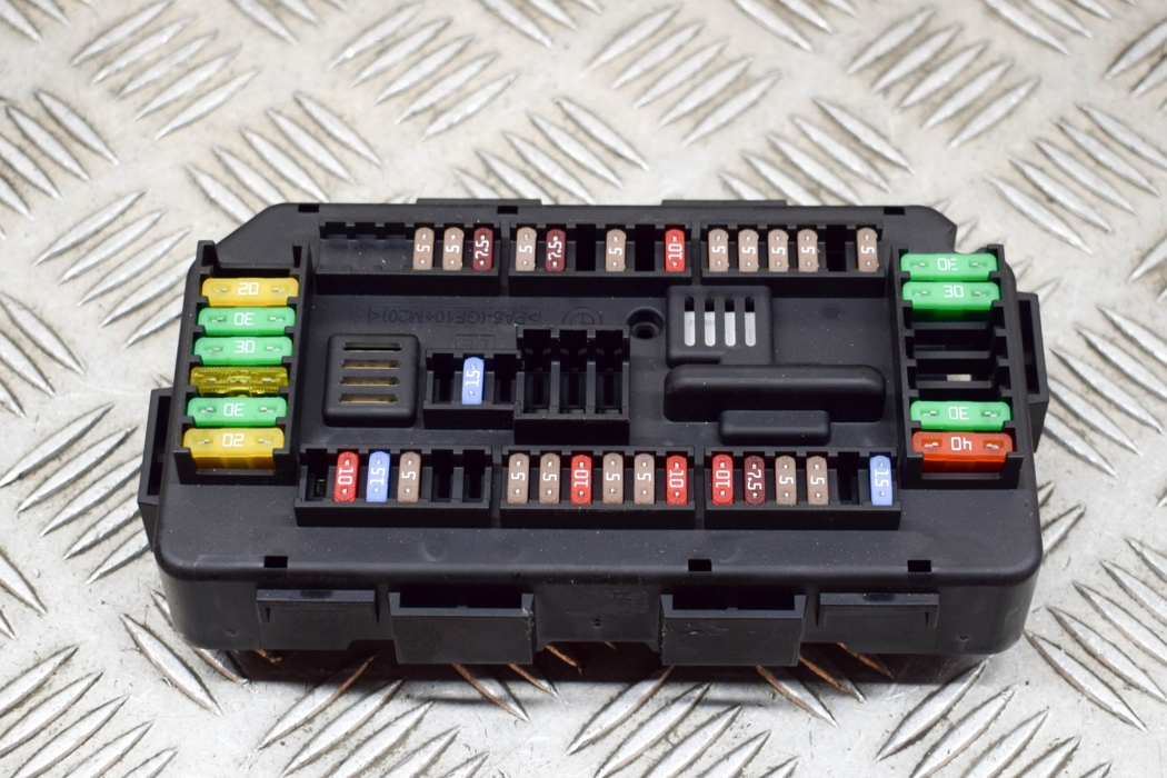 Fuse box BMW 3 (F30, F80) 335 d xDrive 10070199 | B-Parts