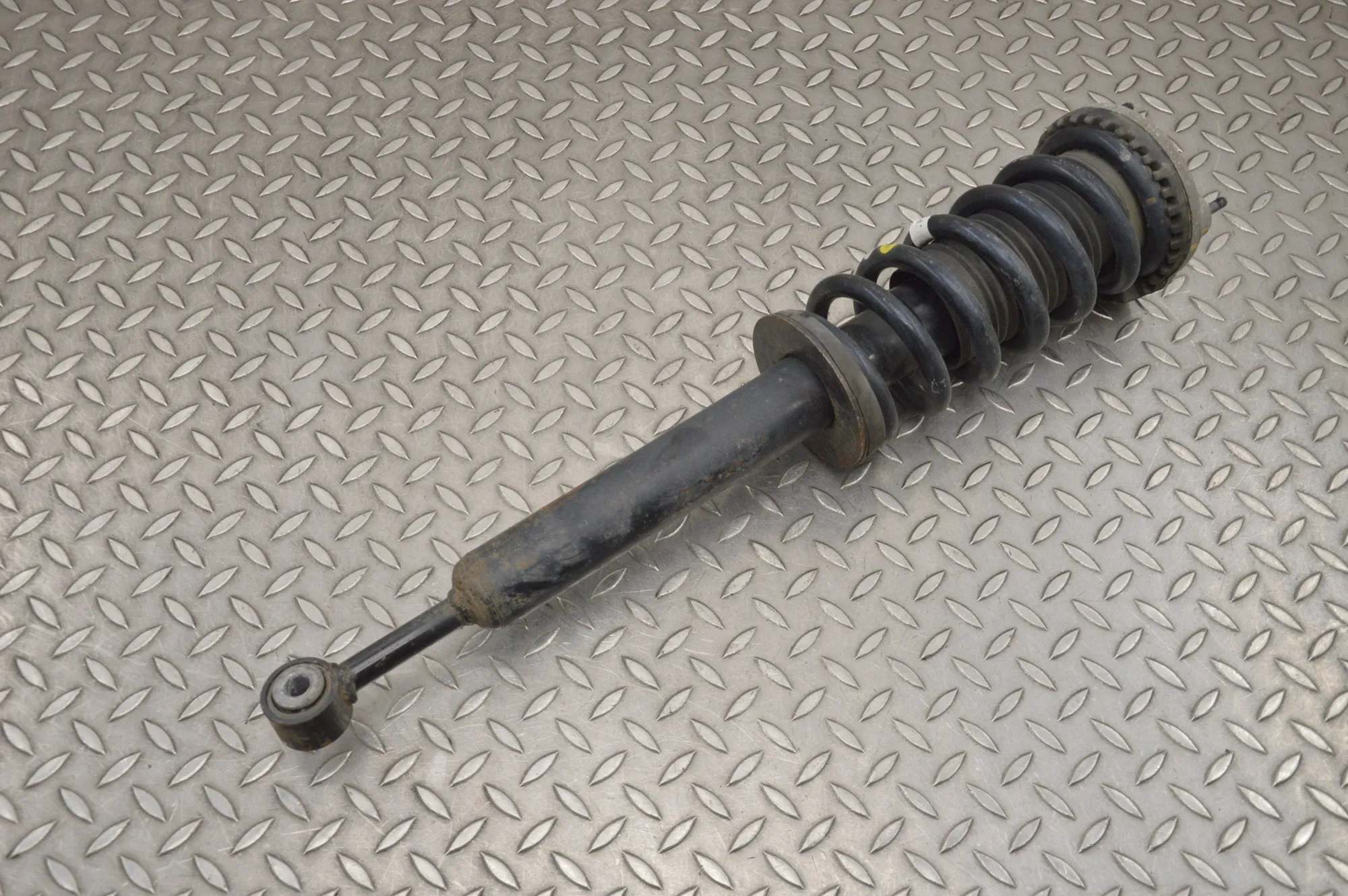 Left front shock absorber – Porsche 911 (997) 3.6 Carrera (2004-2008)