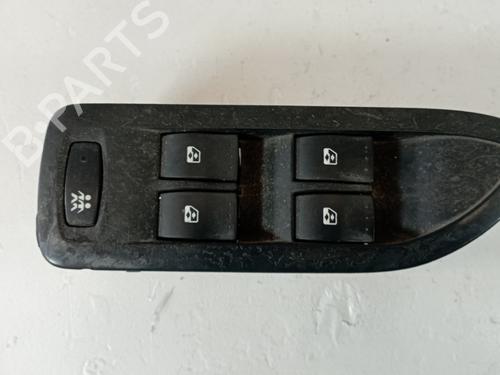 Used Left front window switch RENAULT LAGUNA I (B56_, 556_) [1993-2002]  25312541