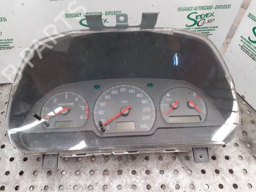 Used Instrument cluster VOLVO V40 Estate (645) [1995-2004]  25318257