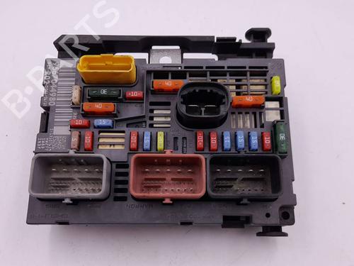 Used Fuse box Fuse box 39009576 39009576