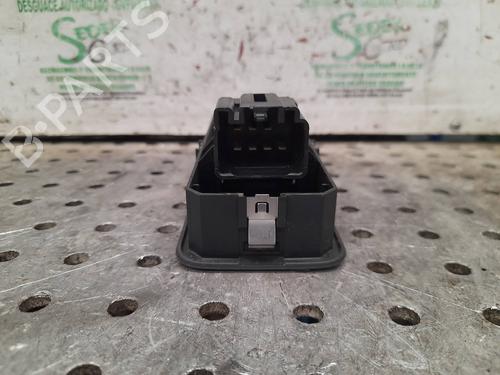 Right rear window switch LAND ROVER DISCOVERY II (L318)  | BP25320614I28