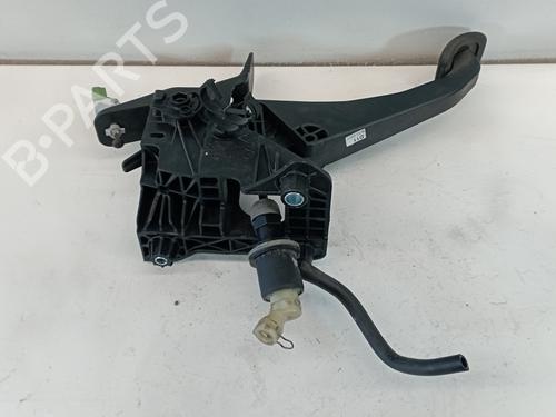 Used Clutch pedal DACIA SANDERO II [2012-2025]  25316981