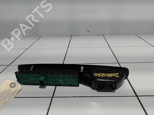 switch-renault-megane-iii-hatchback-bz01_-b3_-2008-36441600 main image