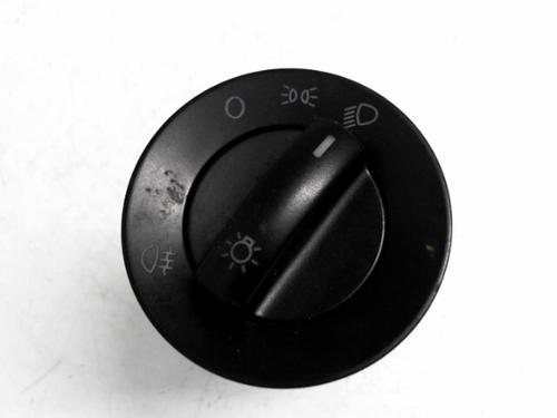 Used Headlight switch VW POLO (9N_, 9A_) 1.2 12V (64 hp) 25640763