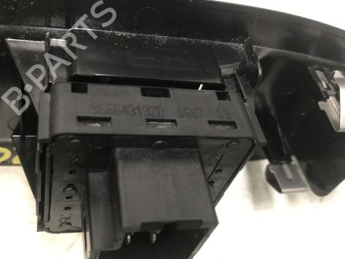 Used Switch Switch PEUGEOT 208 I (CA_, CC_) 1.6 HDi / BlueHDi 75 (75 hp) 33238264 33238264
