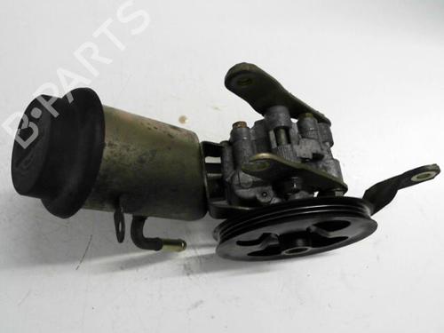 Used Steering pump Steering pump TOYOTA YARIS (_P1_) 1.4 D-4D (NLP10_, NLP10R) (75 hp) 25637299 25637299