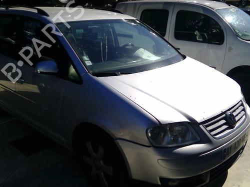 Right headlight VW TOURAN (1T1, 1T2) 2.0 TDI | BP25645377C29 