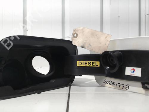 fuel-flap-citroen-c4-grand-picasso-ii-da_-de_-2013-32214428 main image