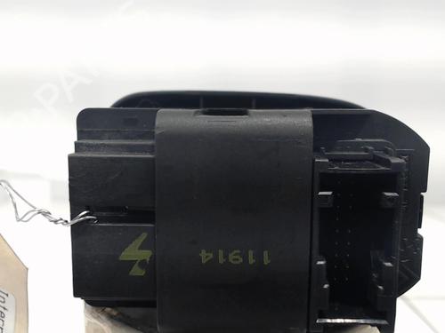 Pulsantiera anteriore sinistra Pulsantiera anteriore sinistra PEUGEOT 206 Hatchback (2A/C) 2.0 S16 (136 hp) 39887952 39887952