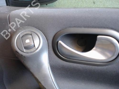 Used Right front door Right front door 25651079 25651079
