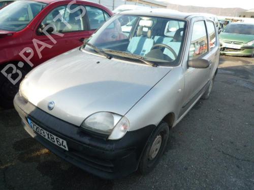 Right front indicator FIAT SEICENTO / 600 (187_) 1.1 (187AXB, 187AXB1A, 187AXC1A02) | BP25637994C33 