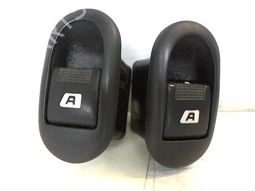 Used Switch Switch PEUGEOT 1007 (KM_) 1.4 HDi (68 hp) 25643878 25643878